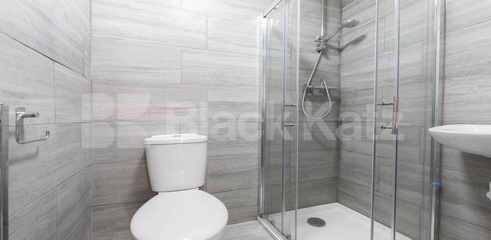 3 bedroom 4 bathroom house with large garden  Antill Road , Seven Sisters